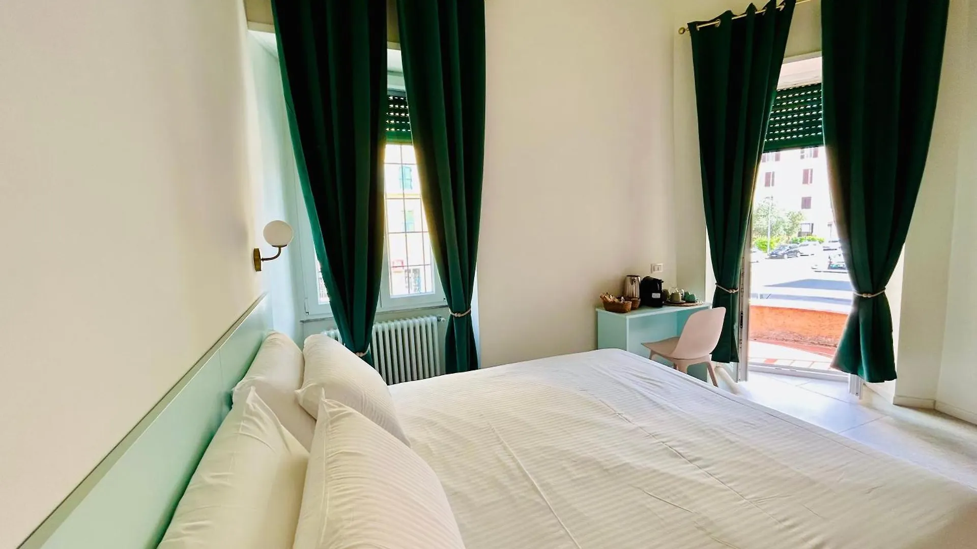 Aura Roma Hotel 0*, Rom Italien